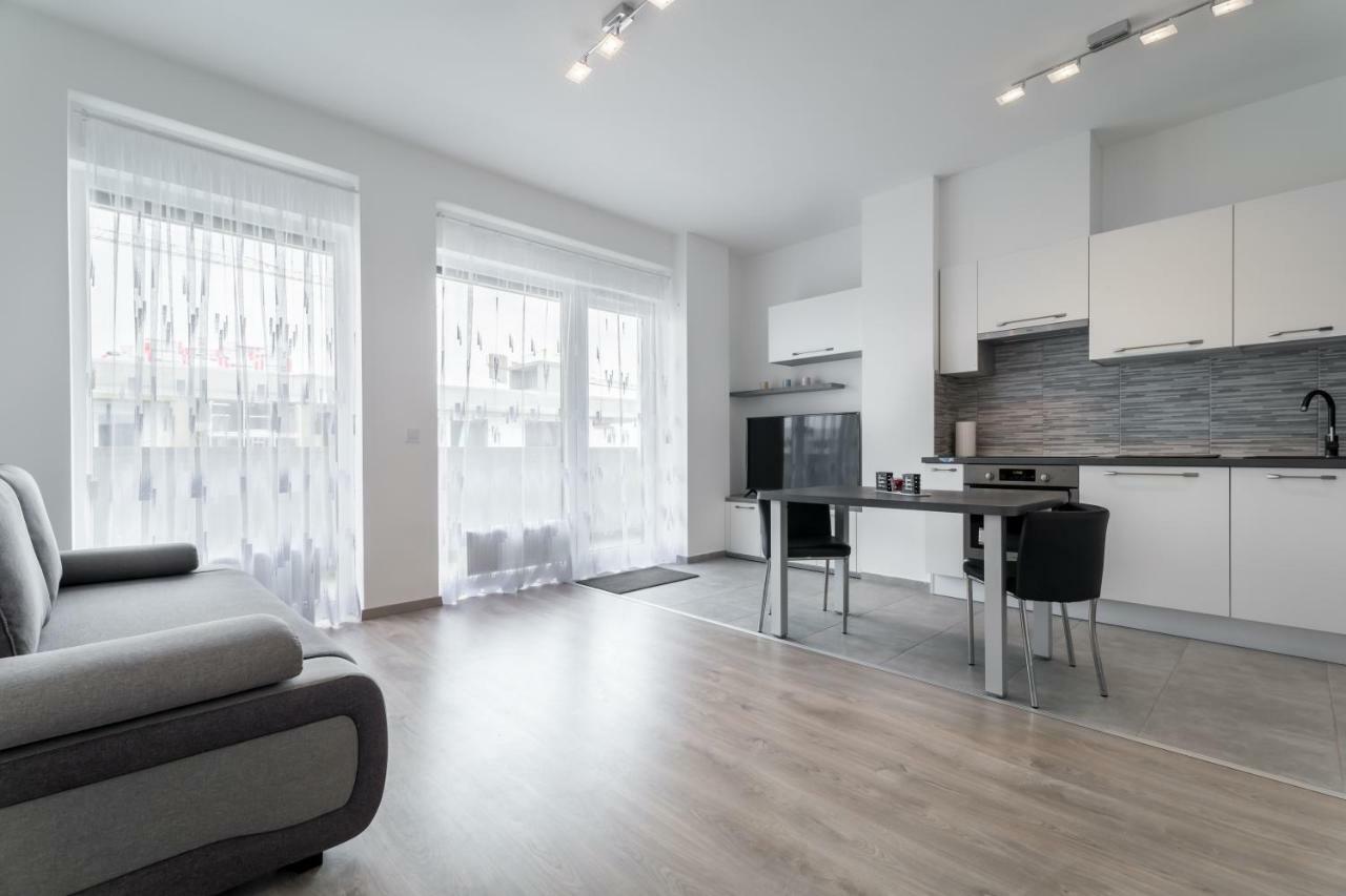 Bpr Chic White Home With Terrace & A/C & Garage Budapeszt Zewnętrze zdjęcie